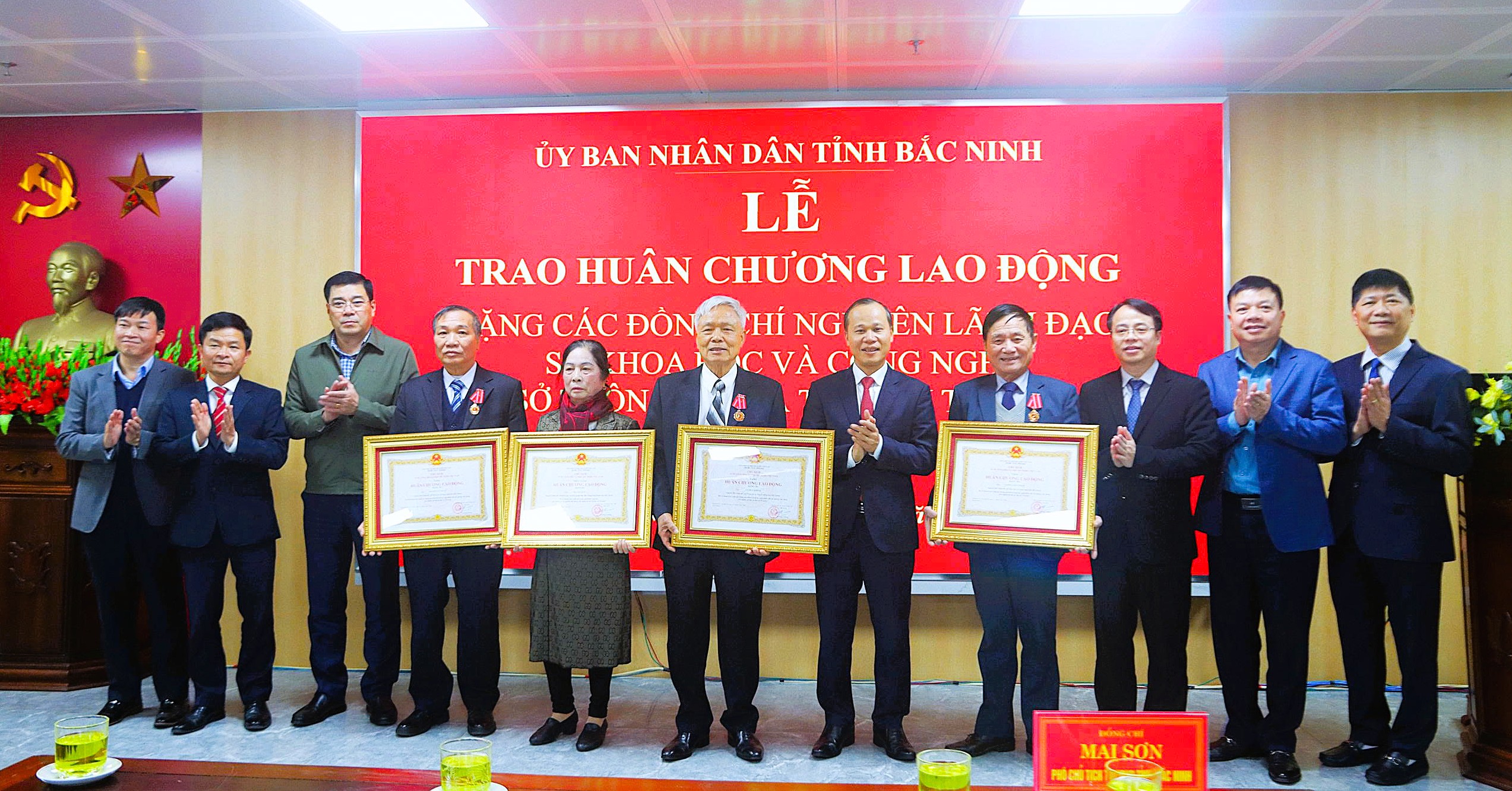 Trao Huân chương Lao động cho 04 cá nhân ngành KH&CN